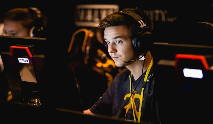 Fnatic ‘in Eski CSGO Oyuncusu pronax ‘ın Akıl Hastanesine Kaldırıldığı Iddiası